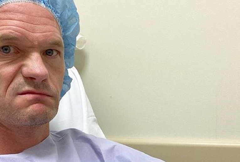 Barney Stinson oporavlja se od operacije ozljede koju je zadobio u Hrvatskoj