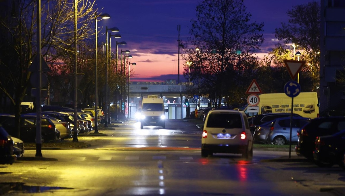 HAK: Kolnici mjestimice vlažni i skliski, ponegdje ima magle