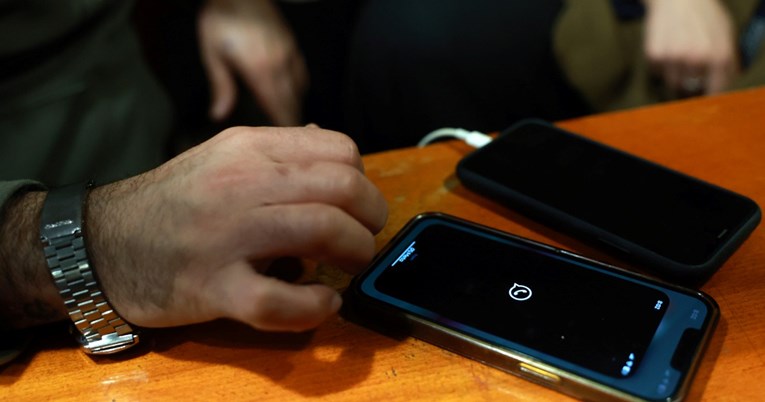 Iran pozvao građane da izbrišu WhatsApp