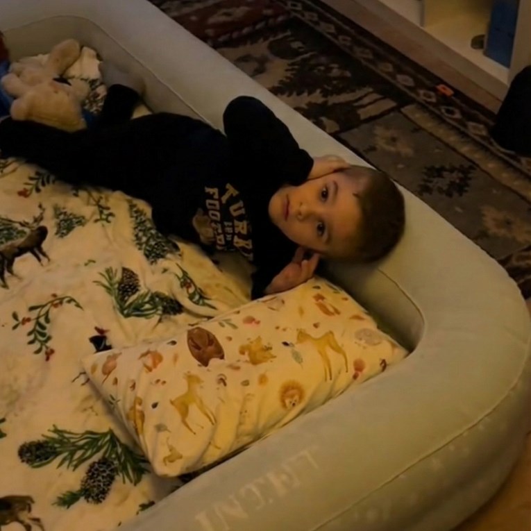 Sin joj se bojao spavati sam u sobi, sve dok Alexa nije priskočila u pomoć