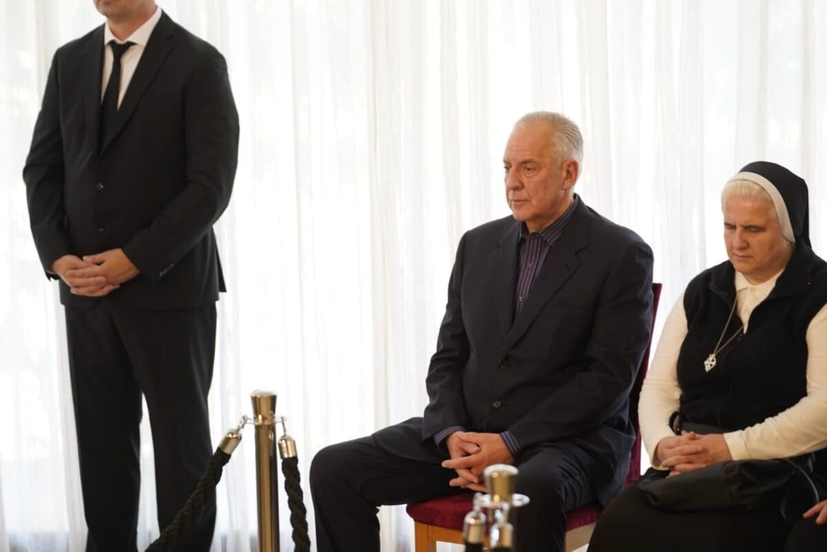 FOTO Ivo Sanader došao na sprovod bratu