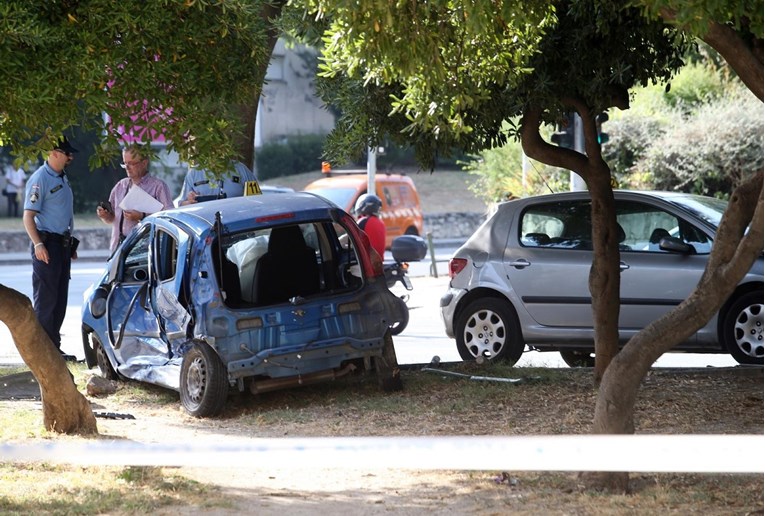 FOTO Sudarila se četiri auta u Splitu, jedan odletio na pješakinju, preminula je