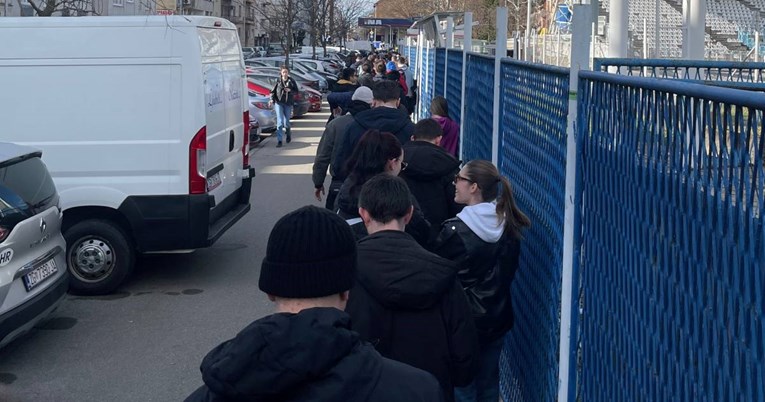 Hajduk dolazi u Kranjčevićevu. Pogledajte kakav je bio red za ulaznice