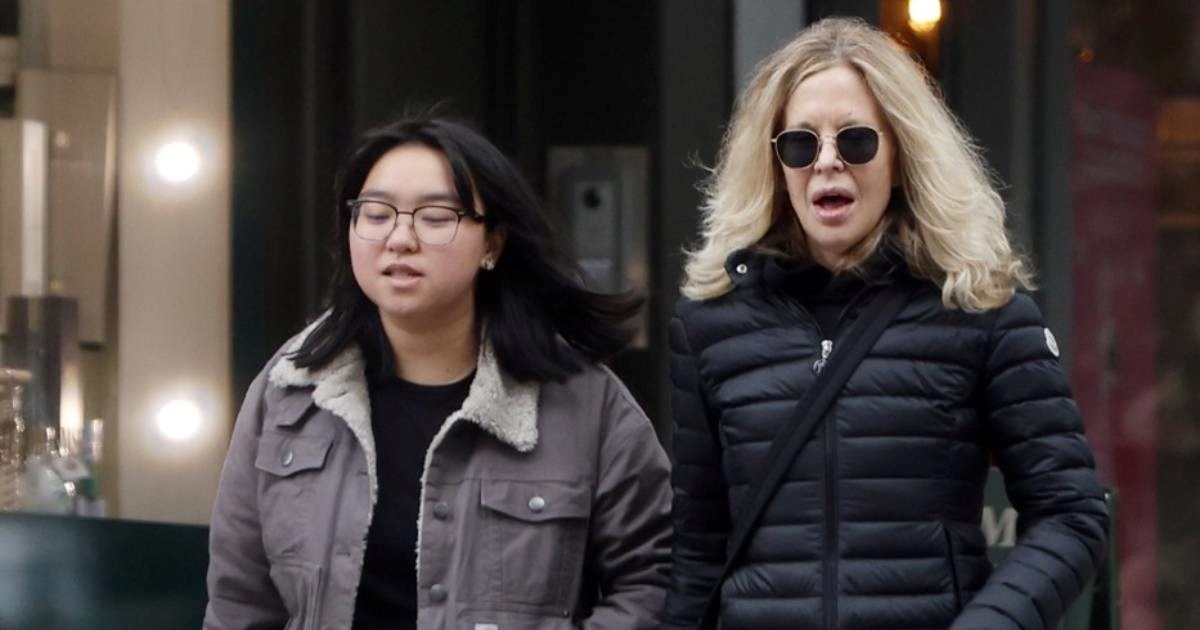 Meg Ryan snimljena u šetnji s 21-godišnjom kćeri Daisy koju je posvojila iz Kine