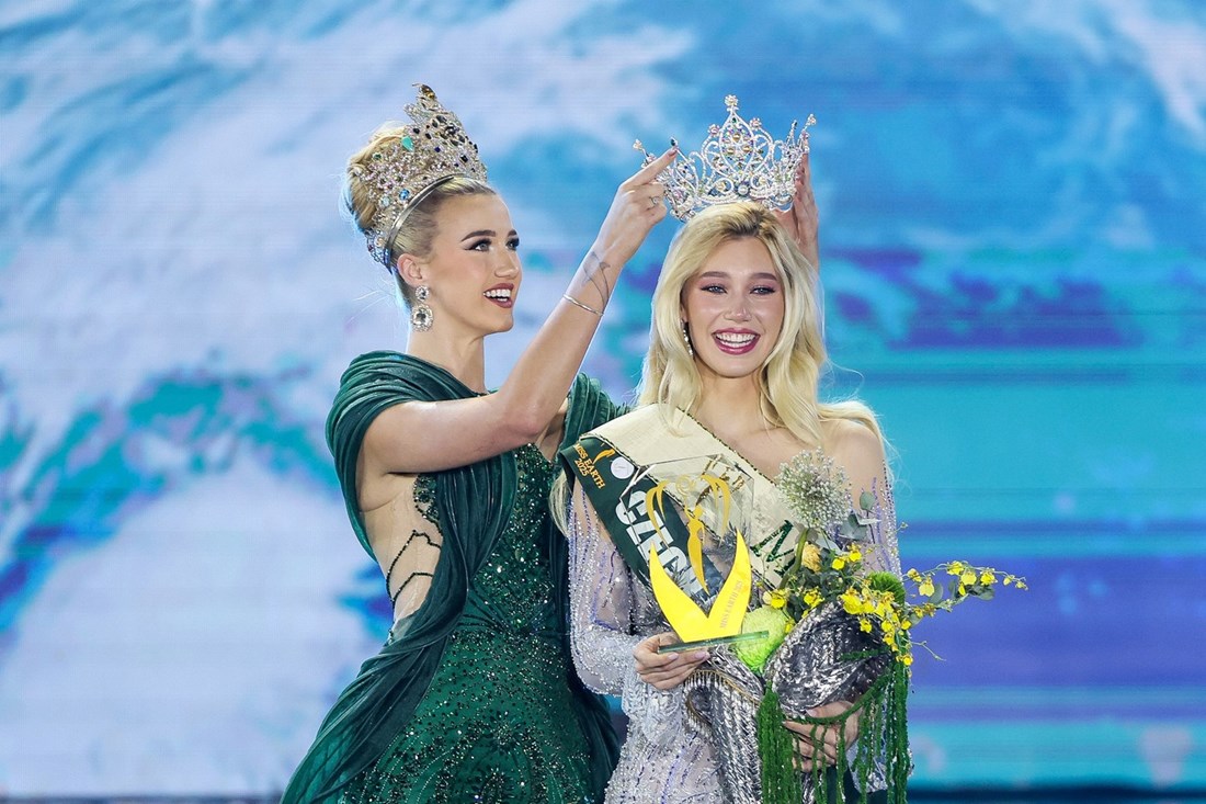 Češka ljepotica Natalie Puškinova okrunjena je za Miss Earth 2025.