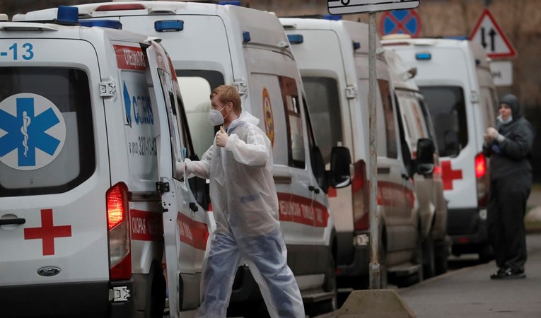 Broj umrlih od koronavirusa u Rusiji više nego dvostruko veći od službenog