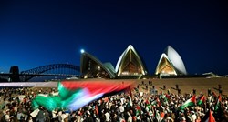 Stotine marširale na Operu u Sydneyju i gađale ju jer je bila u izraelskim bojama