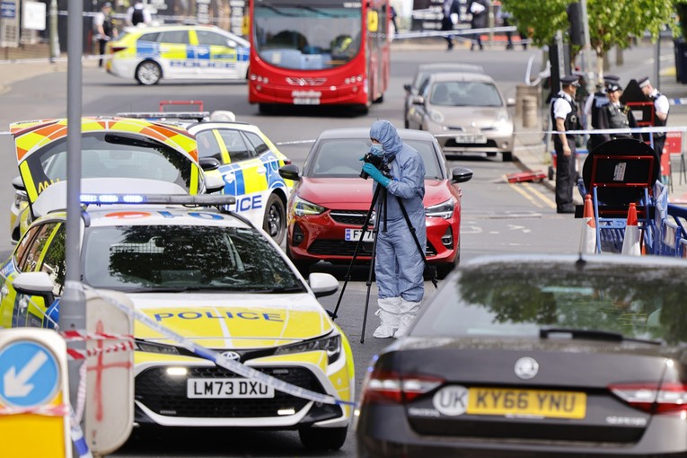 Muškarac izboden na ulici u Londonu. Policija uhitila sedam osoba