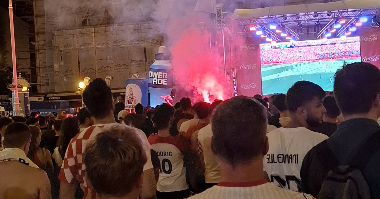 VIDEO Netko je na Trgu bana Jelačića zapalio baklju