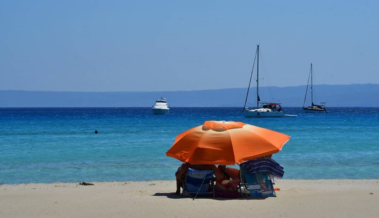 Grčka se nada pokretanju turizma u srpnju, ali strahuje od praznih plaža