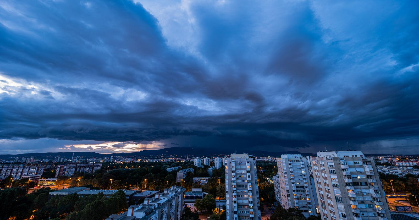 Danas sunčano i vruće, sutra pljuskovi. DHMZ izdao upozorenja