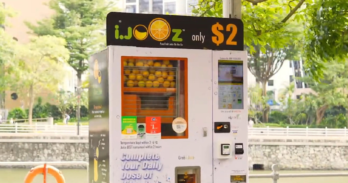 Francuz (18) optužen u Singapuru jer je polizao slamku i vratio je među čiste