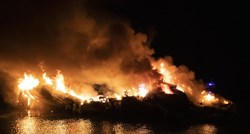 Veliki požar u marini u Kaštelima: Vatrogasci će ostati cijelu noć na požarištu