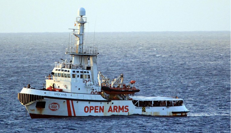Spasilački brod Open Arms traži luke za iskrcavanje 265 migranata