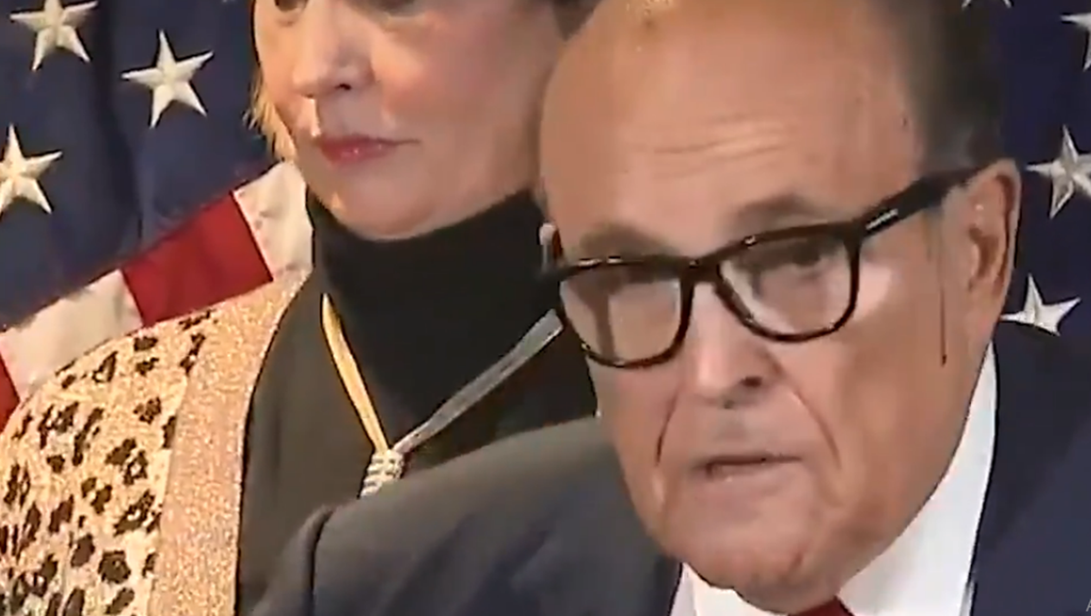 Trumpov odvjetnik se toliko preznojavao da mu je niz lice počela curiti boja za kosu