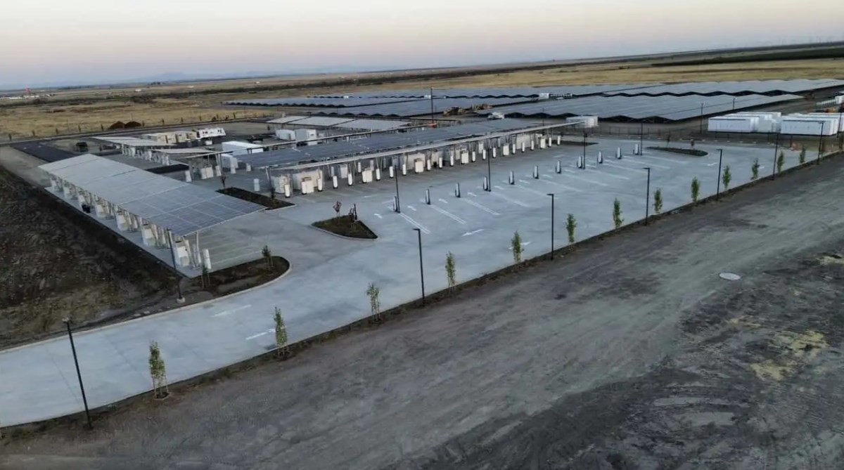 FOTO Tesla otvorila najveću solarnu punionicu na svijetu, potpuno neovisnu o mreži