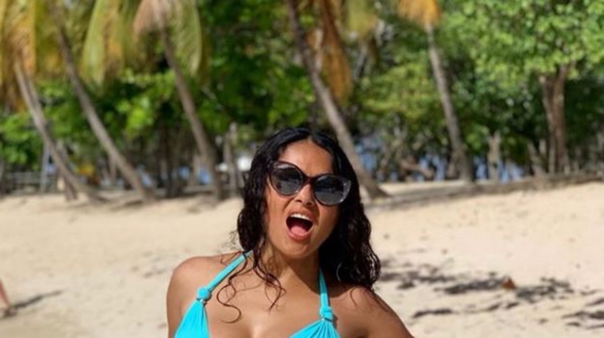 Salma Hayek na 53. rođendan pozirala u kupaćem kostimu, izgleda kao boginja