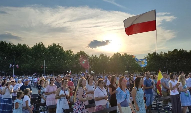 Usprkos koronavirusu, tisuće katolika na festivalu mladih u Međugorju