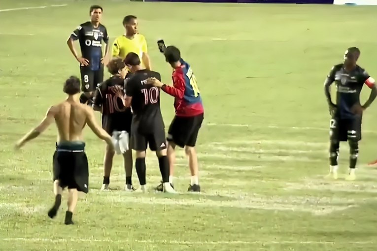 Messija srušili zaštitar i navijač. Pogledajte što se dogodilo