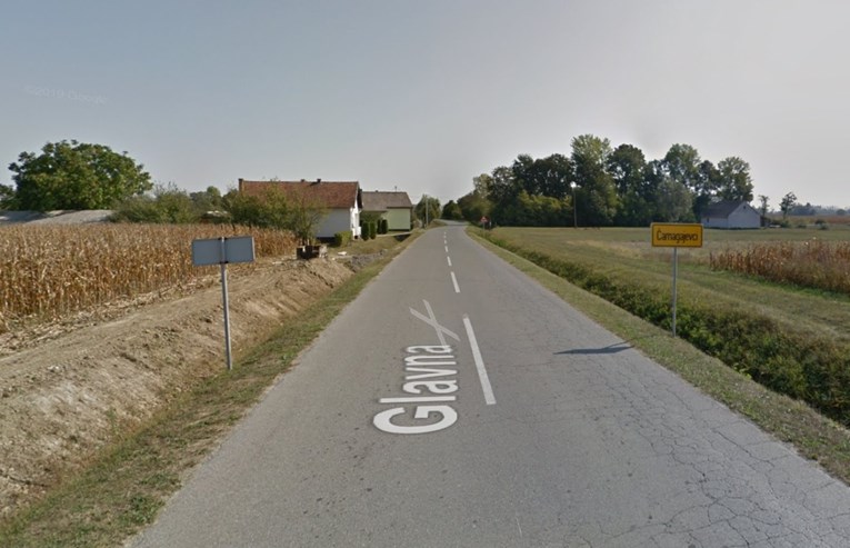 Dijete (4) istrčalo na cestu u Slavoniji, vozač ga udario autom i teško ozlijedio