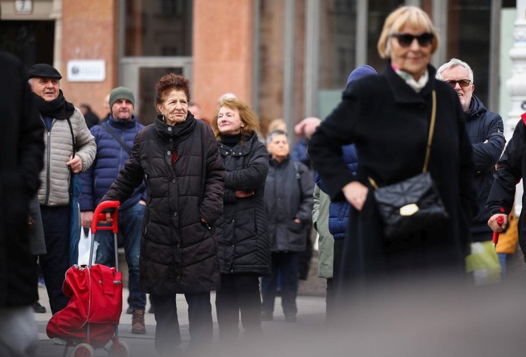 U Zagrebu kradu nakit starijima. "Zgrabio mi je lančić, pala sam i slomila ruku"