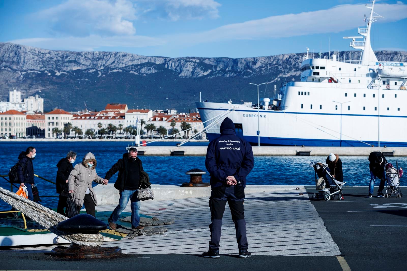 U prekidu katamaranske linije iz Splita prema Visu i Hvaru