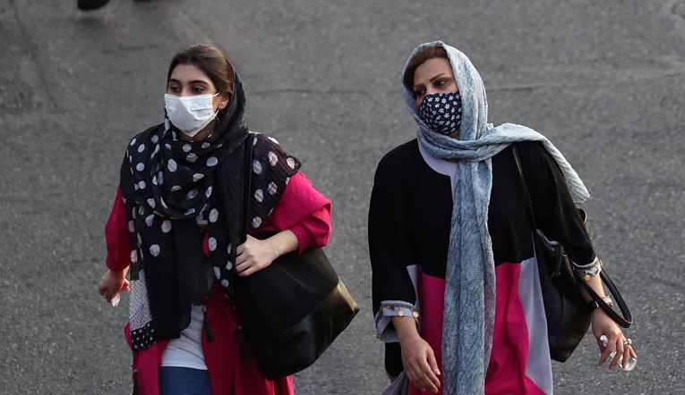 Broj zaraženih koronavirusom u Iranu prešao 450.000, opet će se uvesti neke mjere