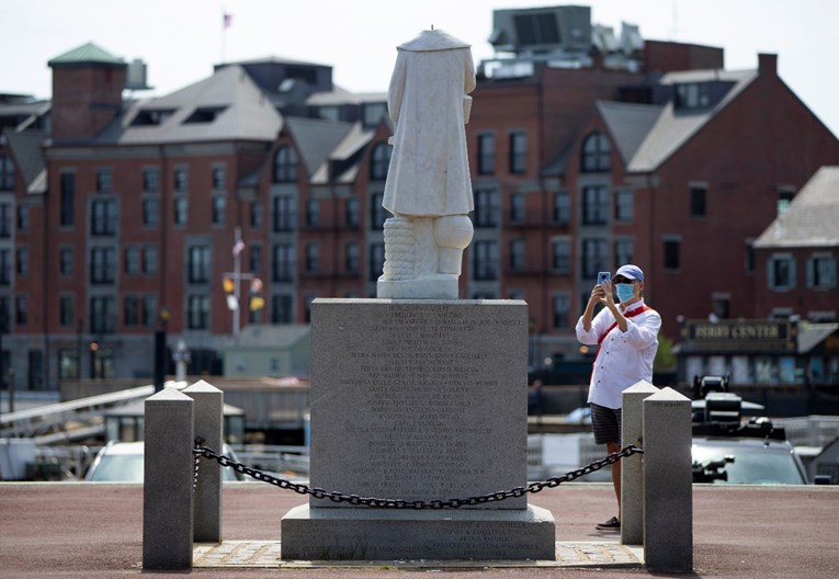 Na Dan neovisnosti u Baltimoreu srušen spomenik Kristoforu Kolumbu