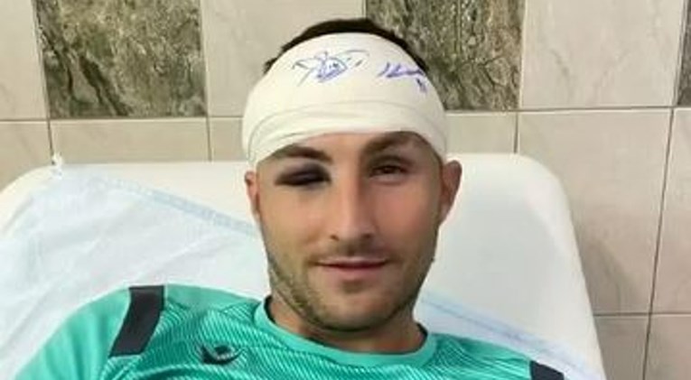 Stoper Hajduka pokazao modricu i posjekotinu na glavi. Suigrač mu potpisao zavoj