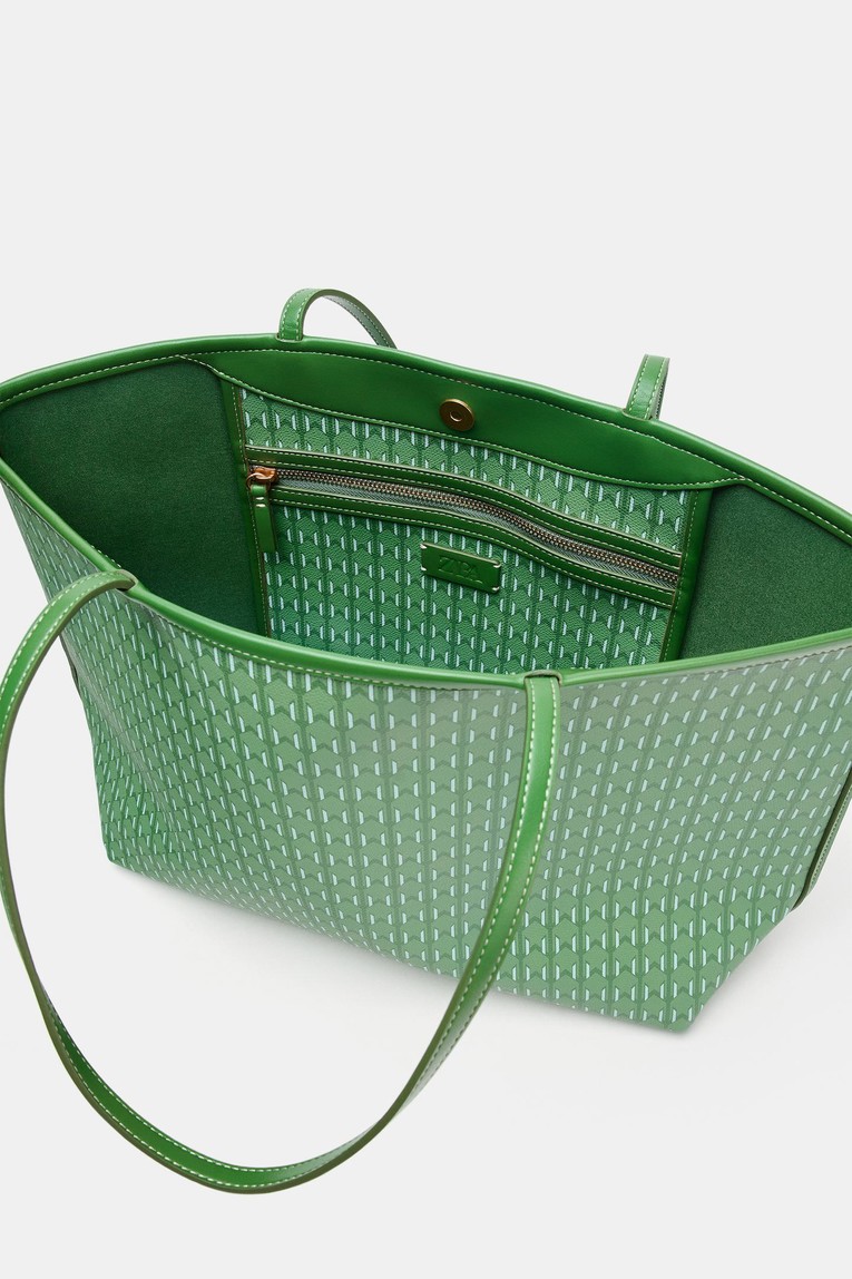 Zarina torba privukla pažnju zbog dizajnerskog izgleda. Cijena je 29,95 €