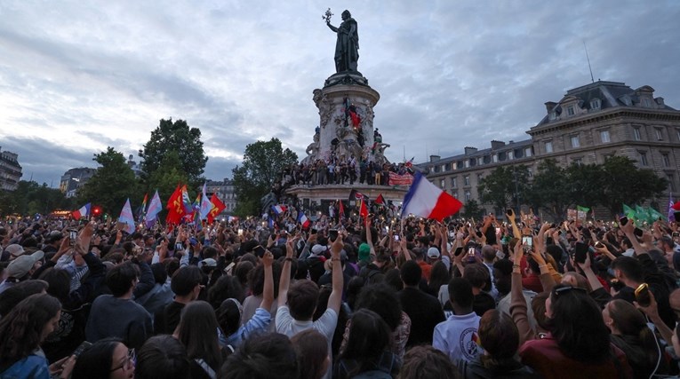 Debakl francuske desnice, Macron odbio ostavku premijera. Le Pen u Orbanovom savezu