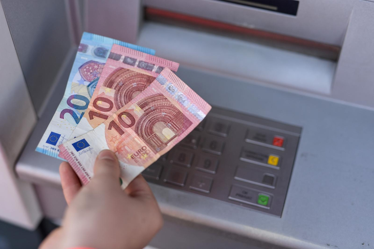 HZMO objavio kad kreće isplata 160 eura nacionalne naknade za starije
