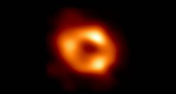 Crna rupa u središtu naše galaksije se tako brzo vrti da povlači prostor-vrijeme?