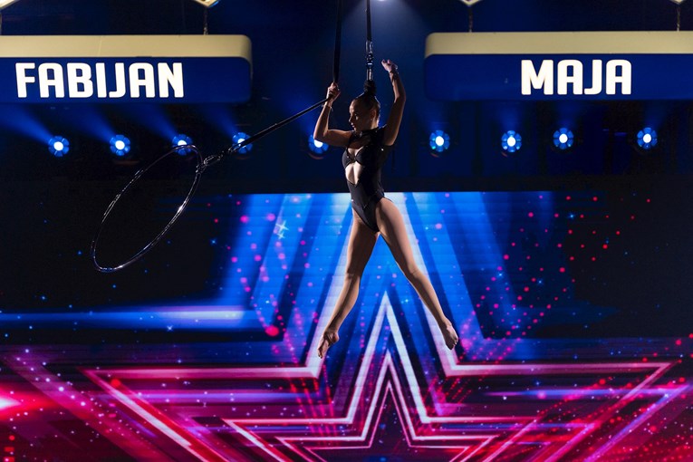 Supertalent: Zlatna Ukrajinka visjela na kosi, Maja se pridružila golišavim plesačima