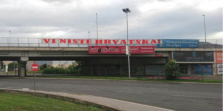 Split se probudio uz transparent: "Vi niste Hrvatska!"