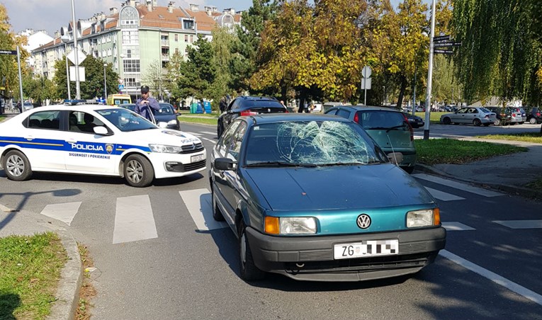 Biciklist stradao u naletu auta u Zagrebu, prevezen je u bolnicu