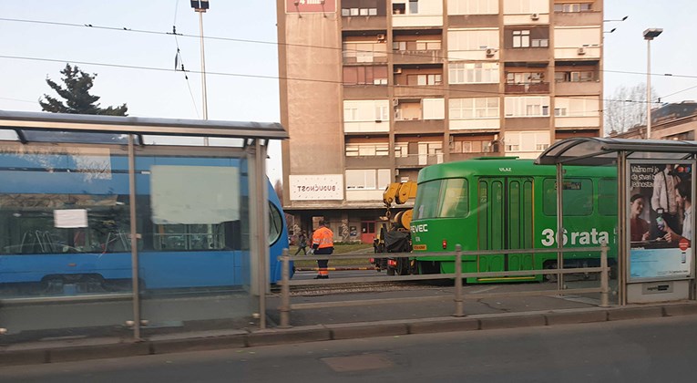 FOTO U Zagrebu se okrznula dva tramvaja, promet je normaliziran oko 8