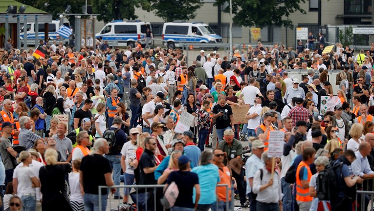 Njemački političari upozorili na radikale među prosvjednicima protiv koronavirusa