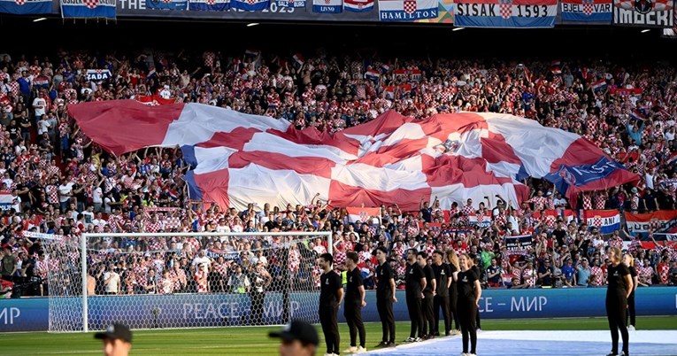 Poslušajte kako 15 tisuća navijača pjeva himnu Hrvatske u Rotterdamu