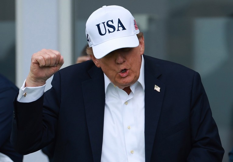 Trump: Iran očajnički želi dogovor, odluka je na SAD-u