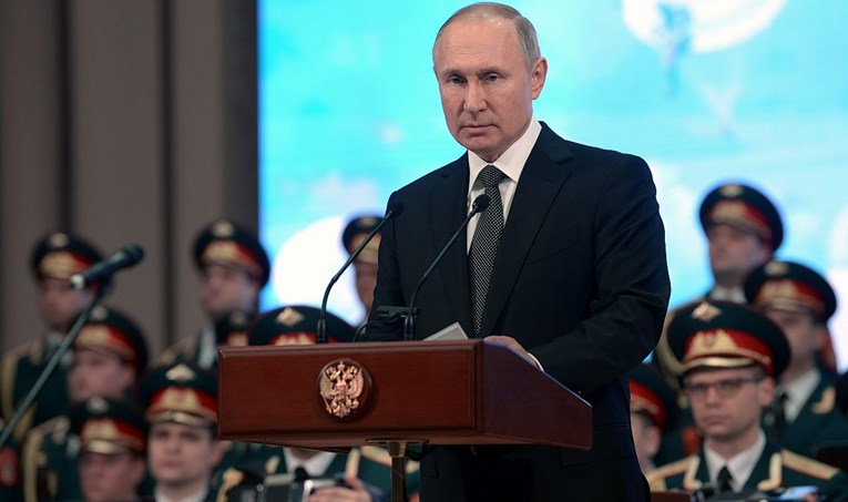 Putin želi unijeti u ruski ustav da je brak zajednica muškarca i žene