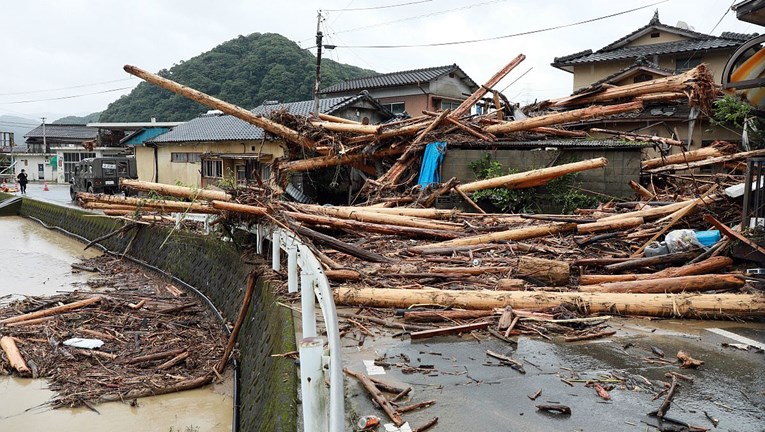Razorne poplave u Japanu: skoro 50 ljudi poginulo, na terenu više od 40.000 spasilaca