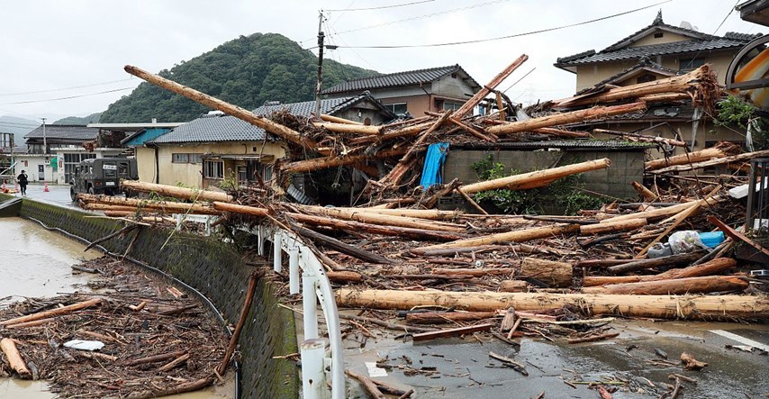 Razorne poplave u Japanu: skoro 50 ljudi poginulo, na terenu više od 40.000 spasilaca