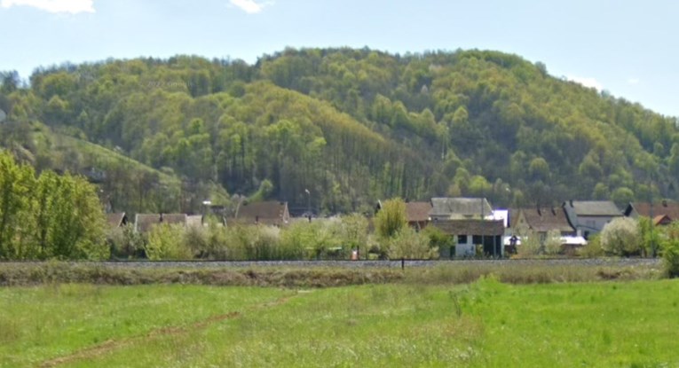 Vlak u Požegi prešao preko muškarca koji je ležao između tračnica. Ozlijeđen je