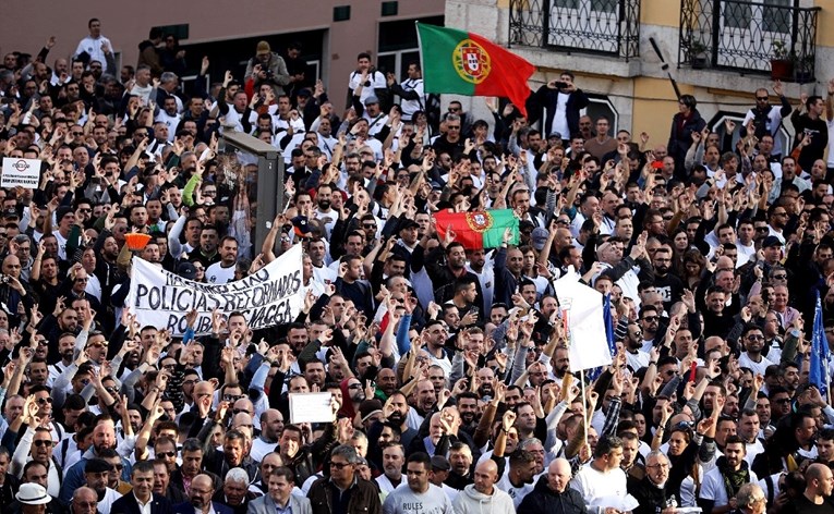 Tisuće portugalskih policajaca izašle na ulice Lisabona, traže veće plaće
