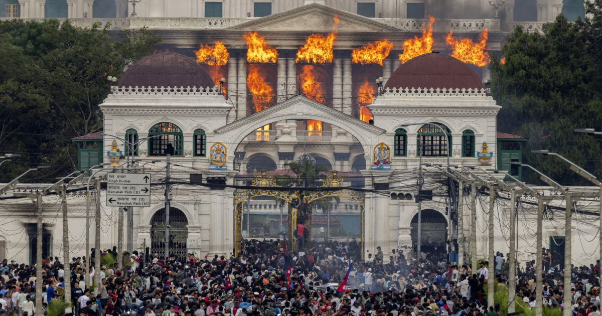 Vojnici patroliraju Katmanduom, uveden neograničen policijski sat