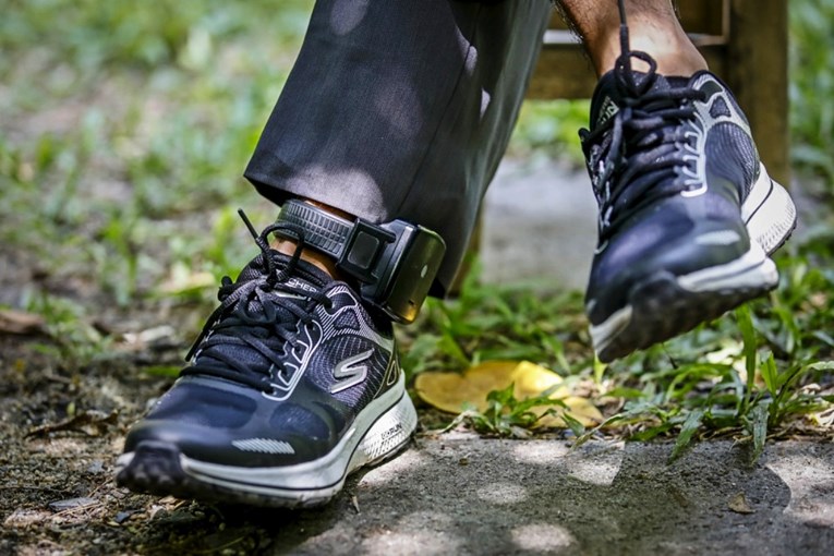 Amerika drastično širi nadzor nad migrantima. 180.000 će nositi narukvice za praćenje