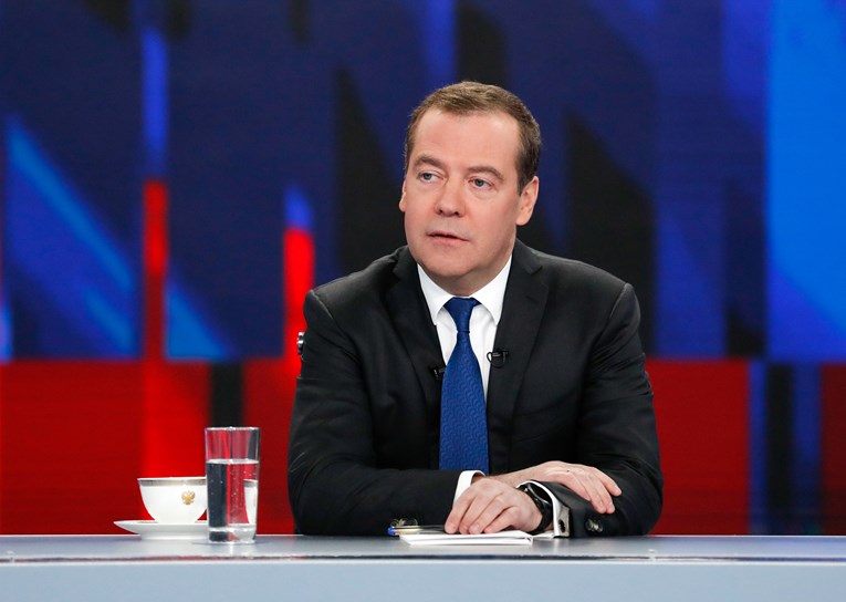 Medvedev: Plinski sporazum s Ukrajinom dokaz je da je dogovor moguć