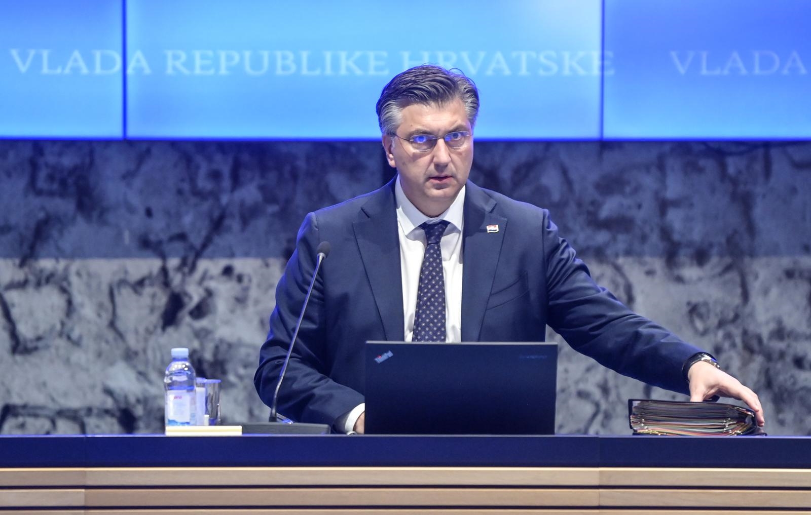Vlada održala minutu šutnje za Valentića. Plenković izrazio sućut Ani Brnabić