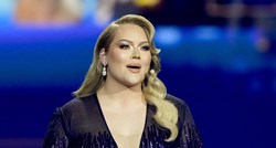 Voditeljica Eurosonga koja je rođena kao muškarac pokazala haljinu sa snažnom porukom